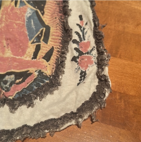 Magnolia Pearlour Lady of Guadalupe Jabot - Picture 8 of 9